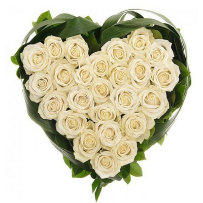 Сердце из белых роз