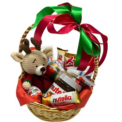 Basket Fawn with sweets